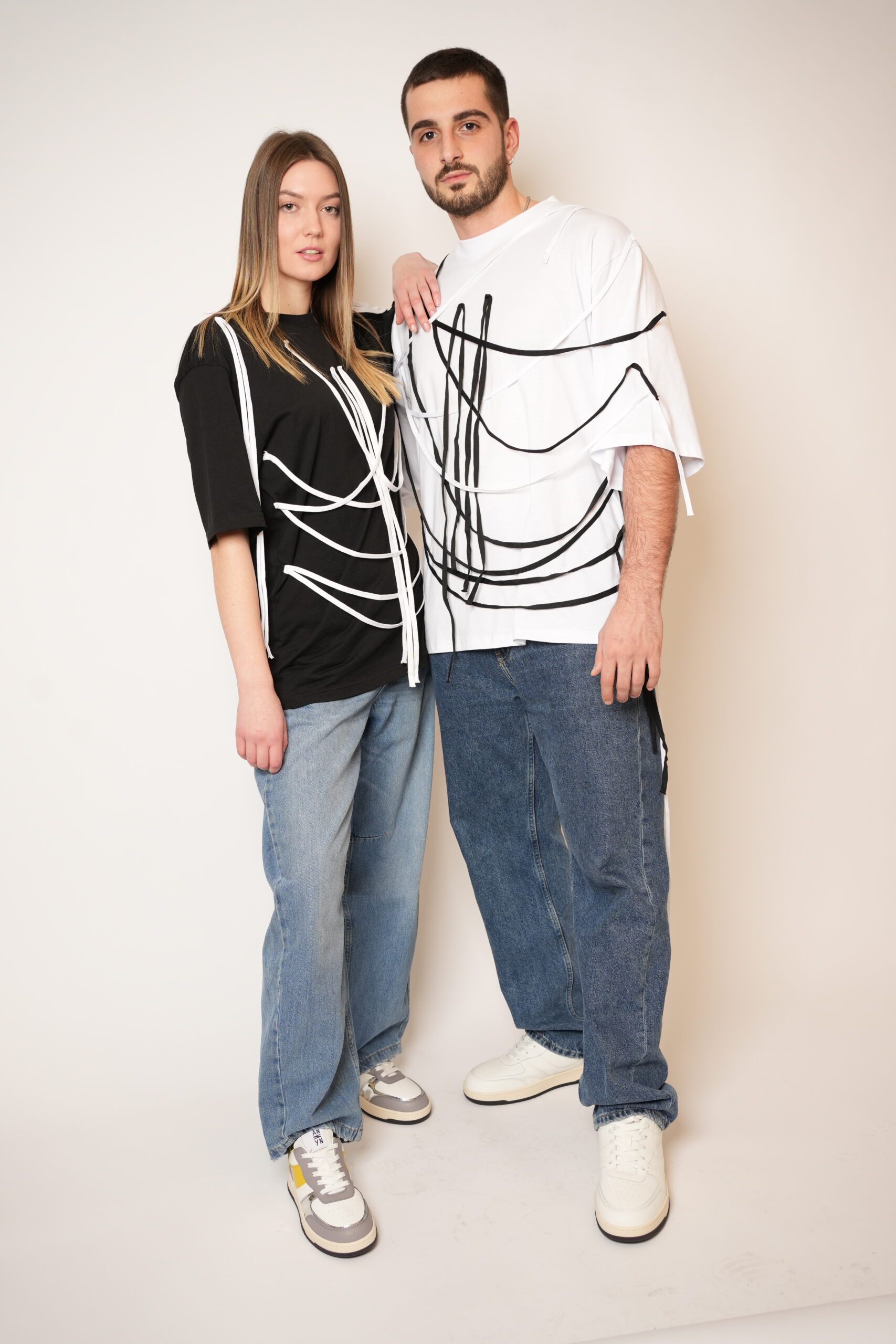 T-Shirt Oversize con Lacci Bianco e Nero ANSYN BRAND